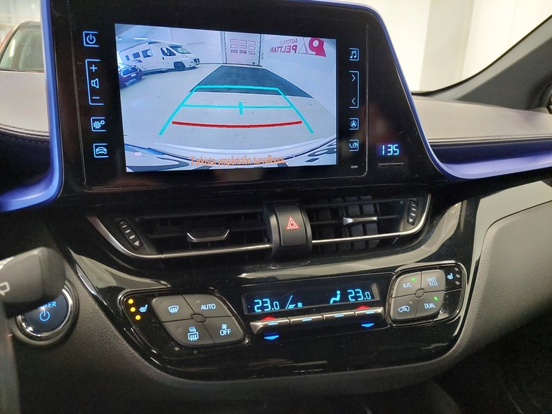 Toyota C-HR vaihtoauto