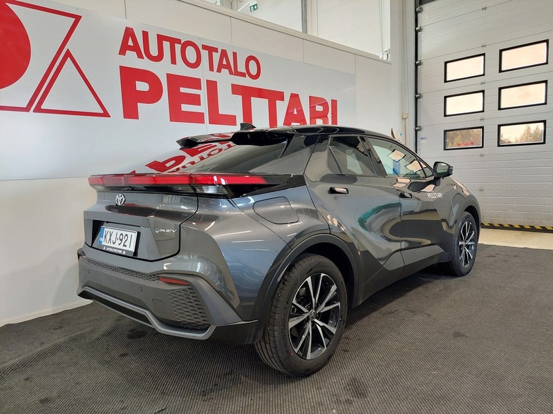 Toyota C-HR vaihtoauto