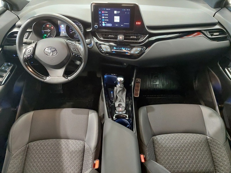 Toyota C-HR vaihtoauto