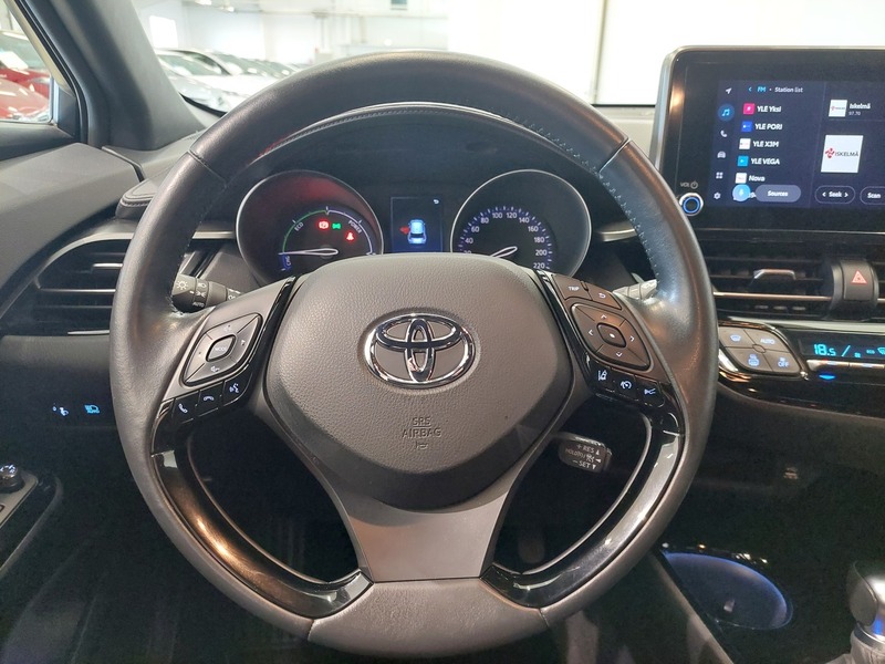 Toyota C-HR vaihtoauto