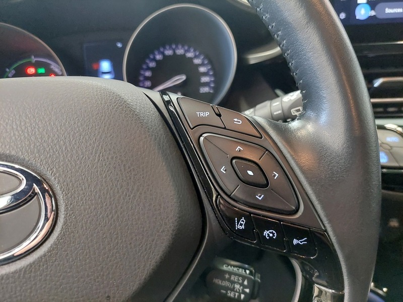 Toyota C-HR vaihtoauto