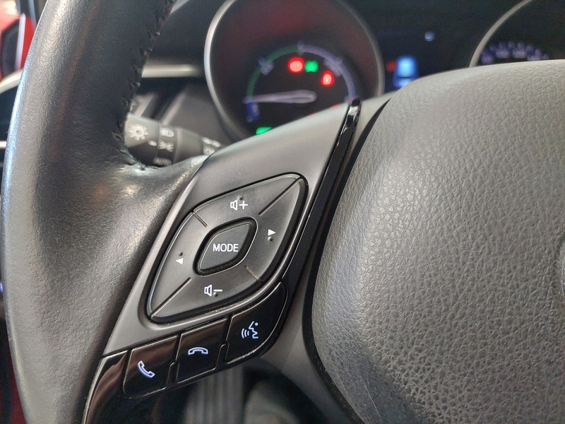 Toyota C-HR vaihtoauto