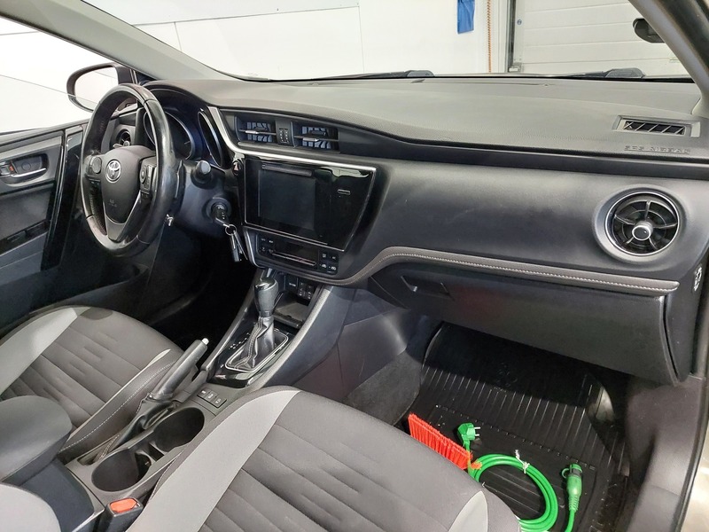 Toyota Auris vaihtoauto