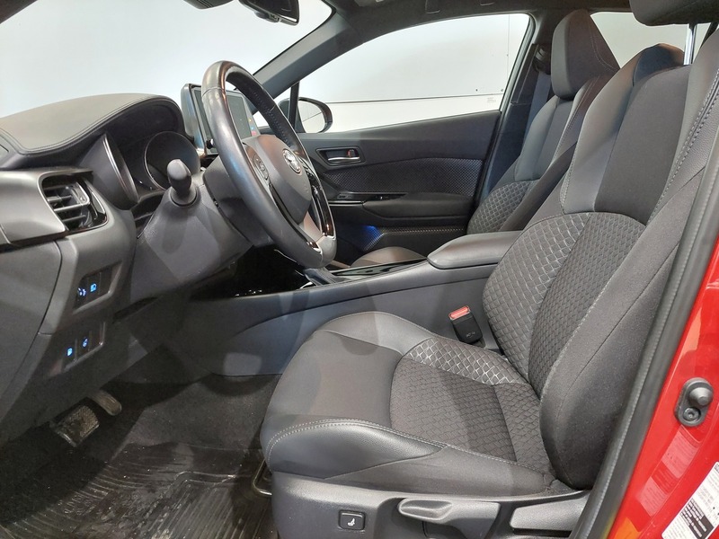 Toyota C-HR vaihtoauto