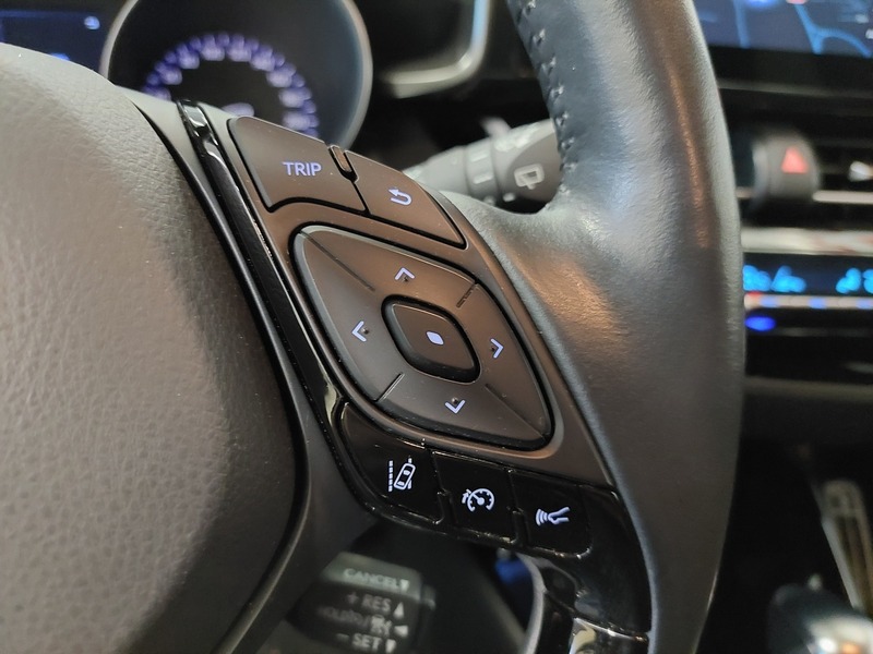 Toyota C-HR vaihtoauto