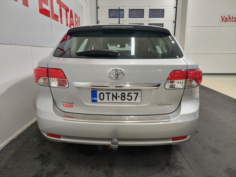 Toyota Avensis vaihtoauto