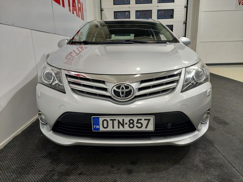 Toyota Avensis vaihtoauto