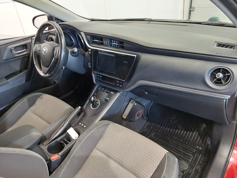 Toyota Auris vaihtoauto