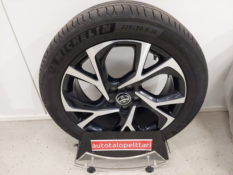 Toyota C-HR vaihtoauto