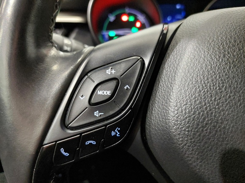 Toyota C-HR vaihtoauto