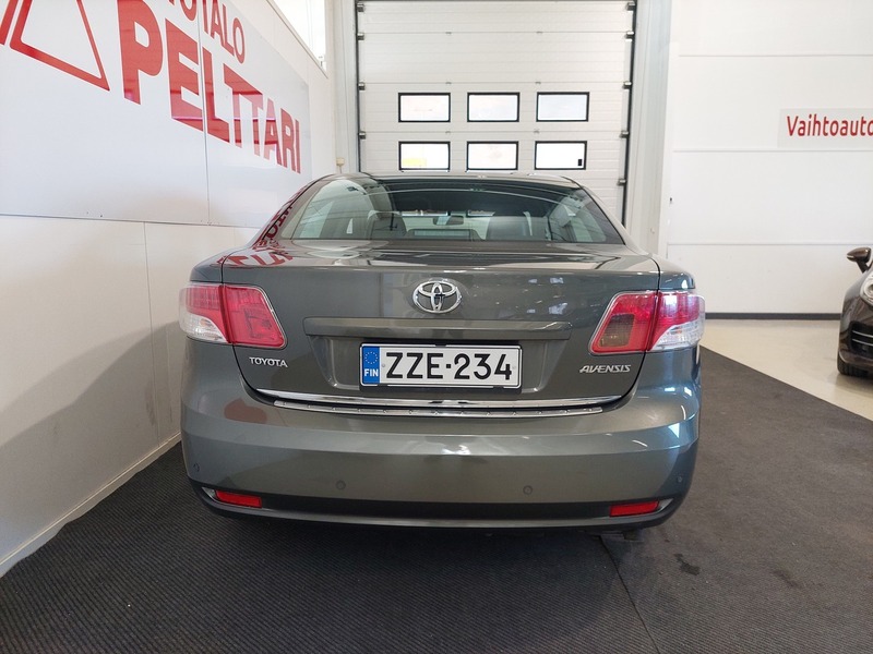 Toyota Avensis vaihtoauto