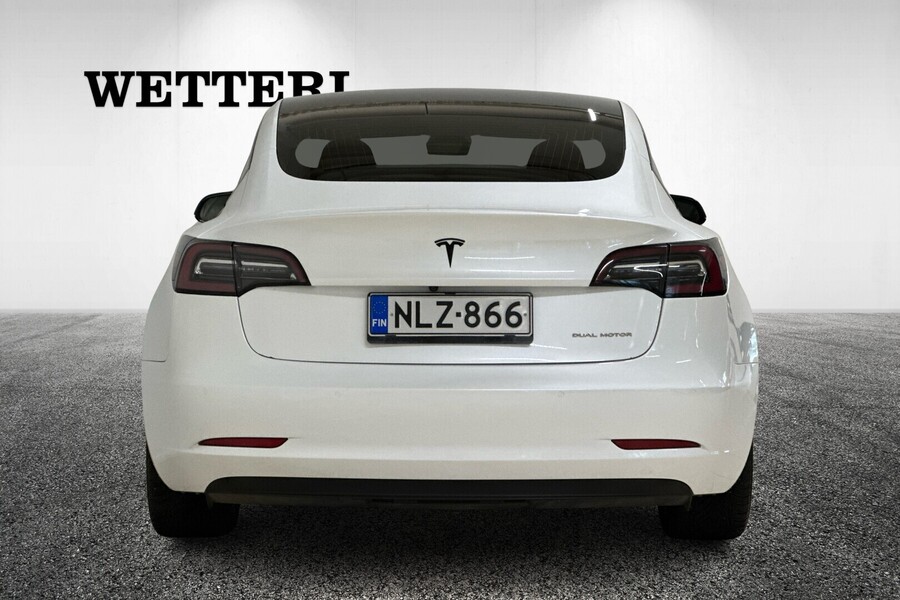 Tesla Model 3 vaihtoauto