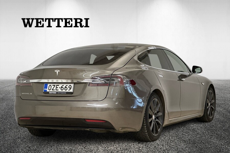 Tesla Model S vaihtoauto