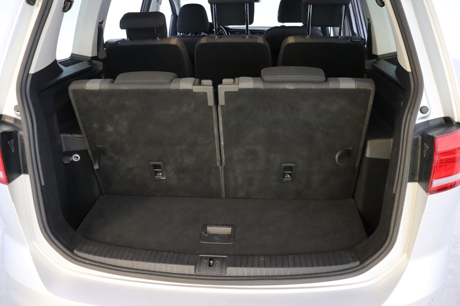 Volkswagen Touran vaihtoauto