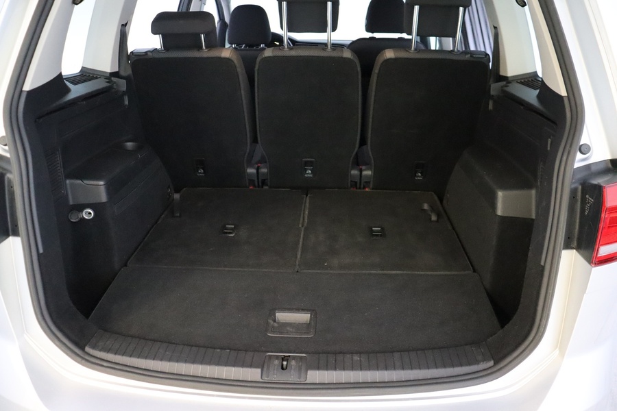 Volkswagen Touran vaihtoauto