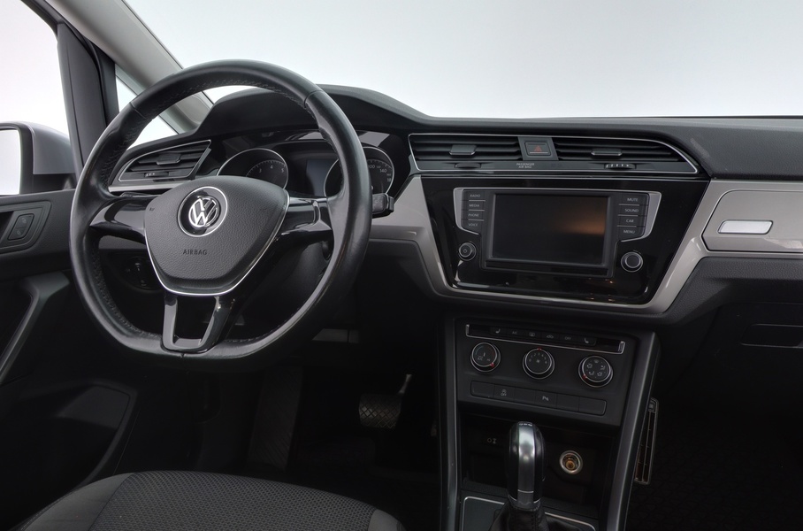 Volkswagen Touran vaihtoauto