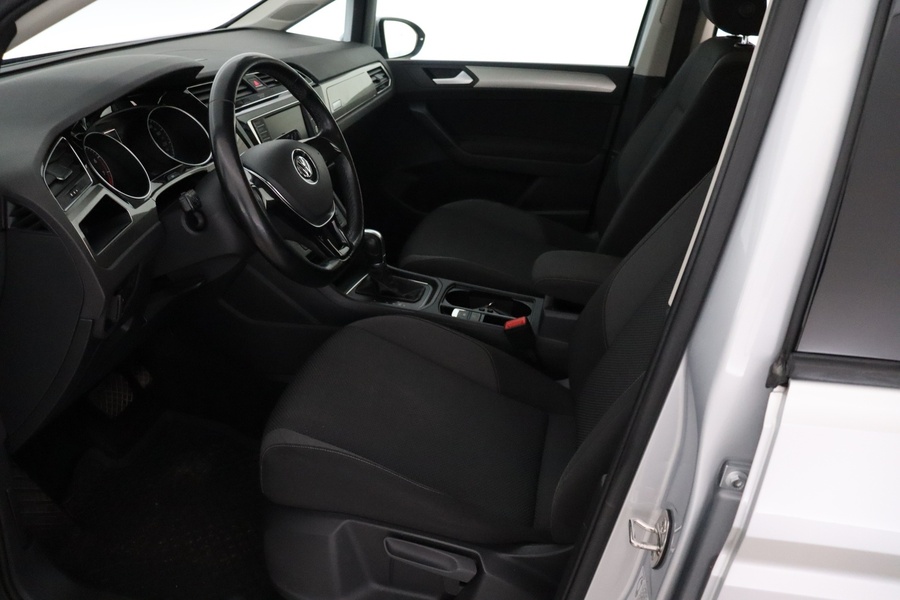 Volkswagen Touran vaihtoauto