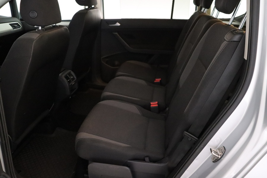 Volkswagen Touran vaihtoauto