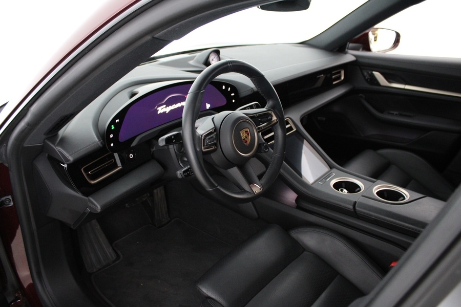 Porsche Taycan vaihtoauto