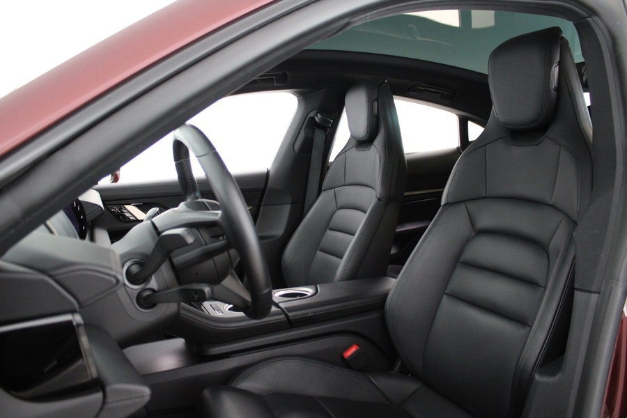 Porsche Taycan vaihtoauto