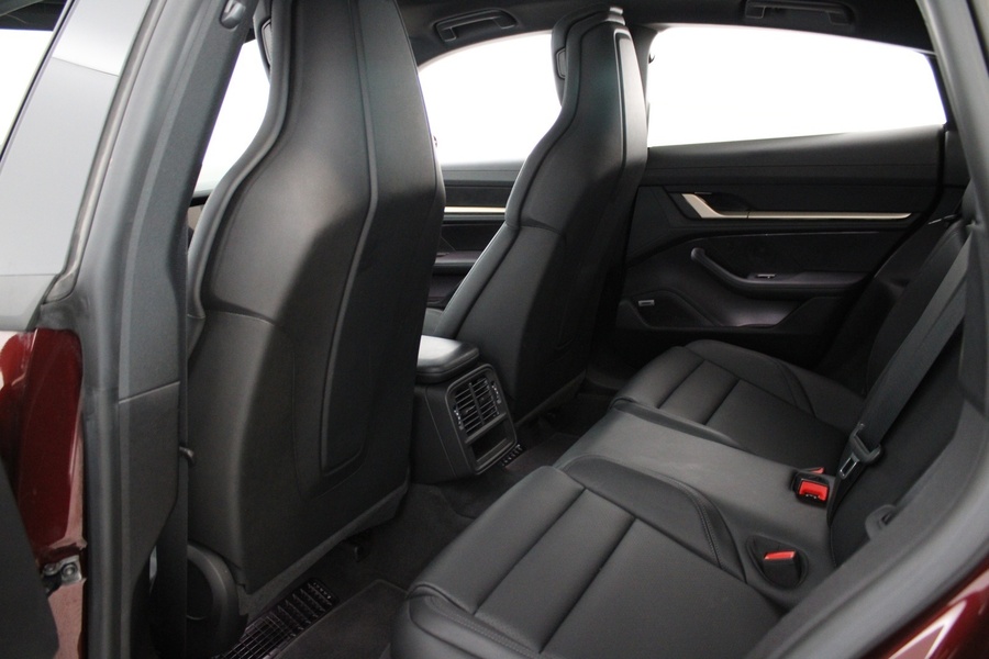 Porsche Taycan vaihtoauto