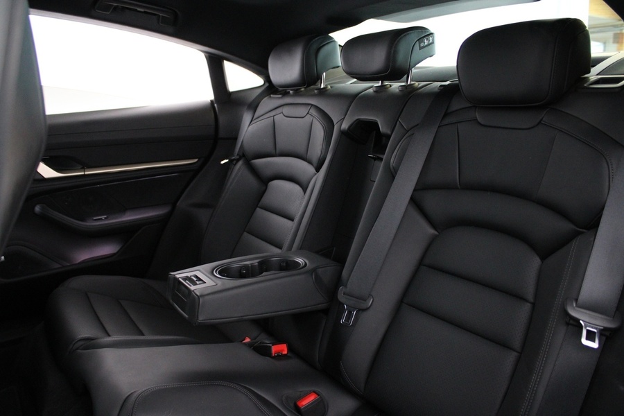 Porsche Taycan vaihtoauto