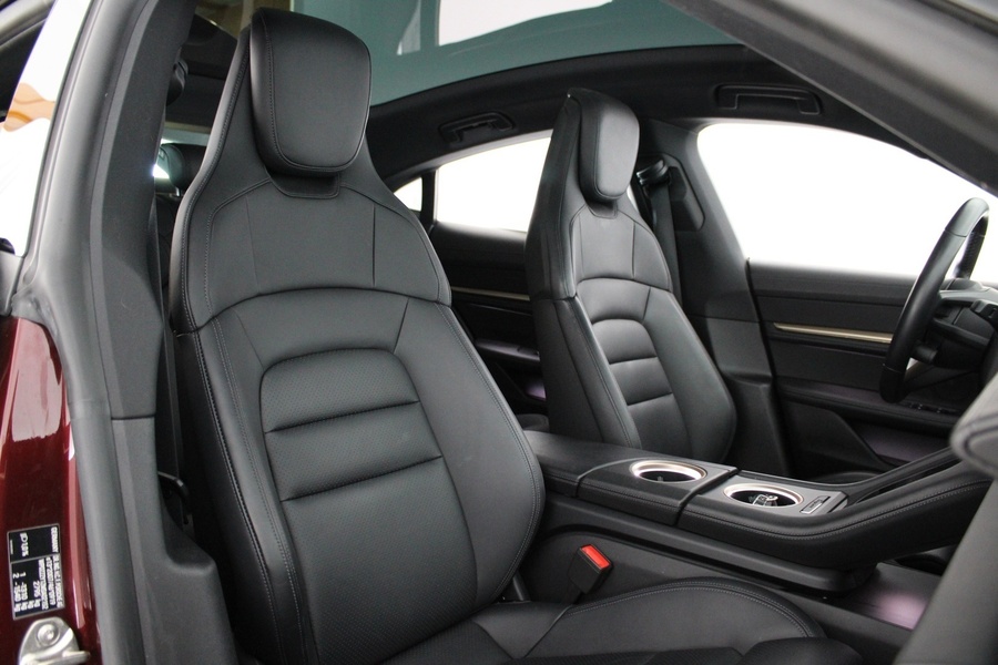 Porsche Taycan vaihtoauto