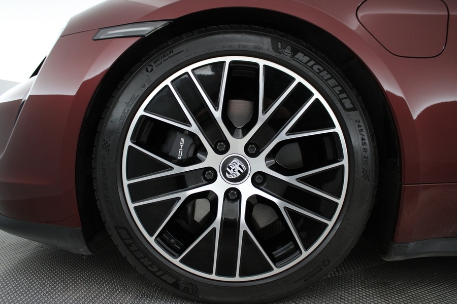 Porsche Taycan vaihtoauto