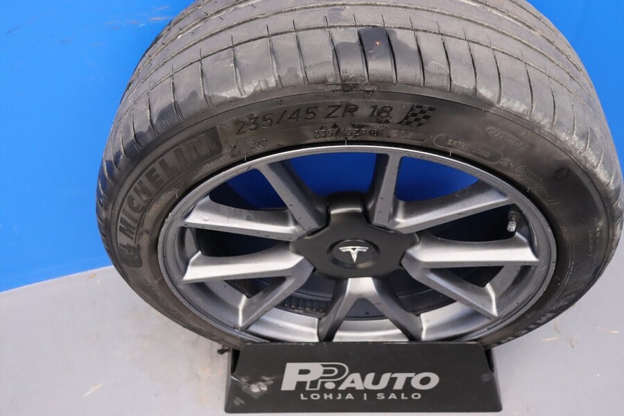 Tesla Model 3 vaihtoauto