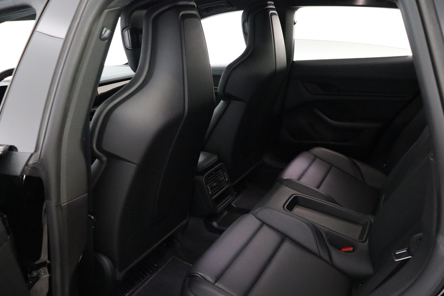 Porsche Taycan vaihtoauto