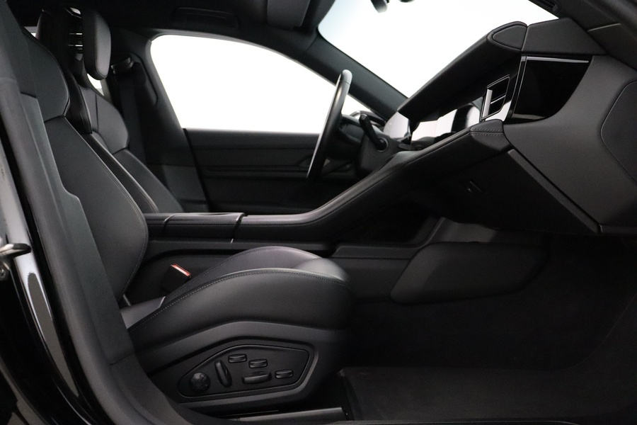 Porsche Taycan vaihtoauto