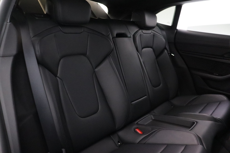 Porsche Taycan vaihtoauto