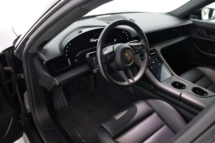 Porsche Taycan vaihtoauto