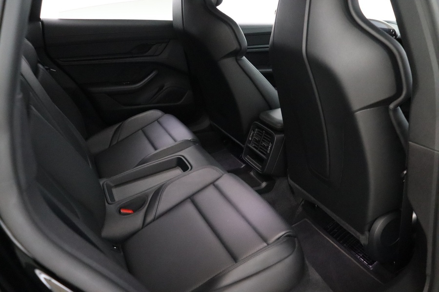 Porsche Taycan vaihtoauto