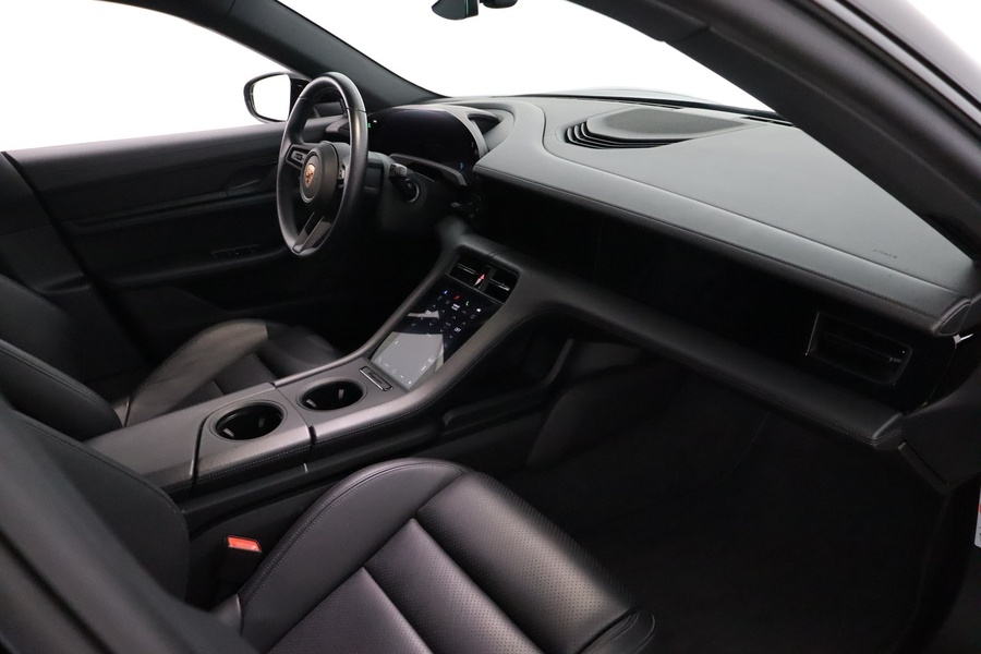 Porsche Taycan vaihtoauto