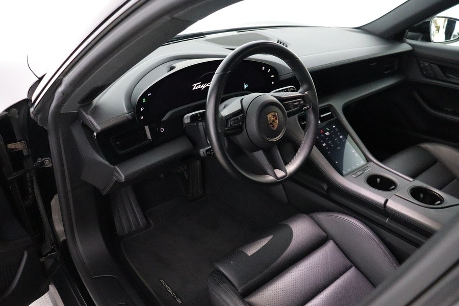 Porsche Taycan vaihtoauto