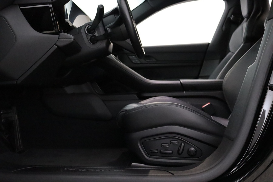 Porsche Taycan vaihtoauto