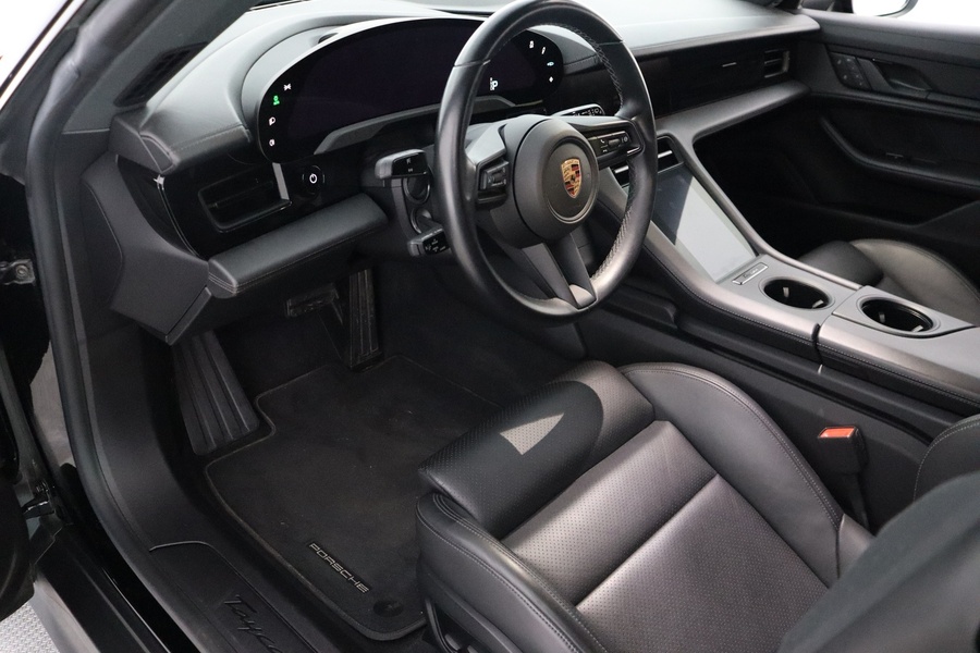 Porsche Taycan vaihtoauto
