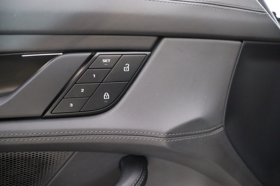 Porsche Taycan vaihtoauto