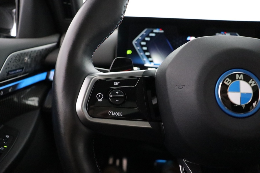 BMW i5 M60 vaihtoauto