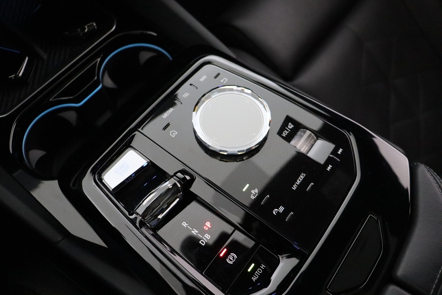 BMW i5 M60 vaihtoauto