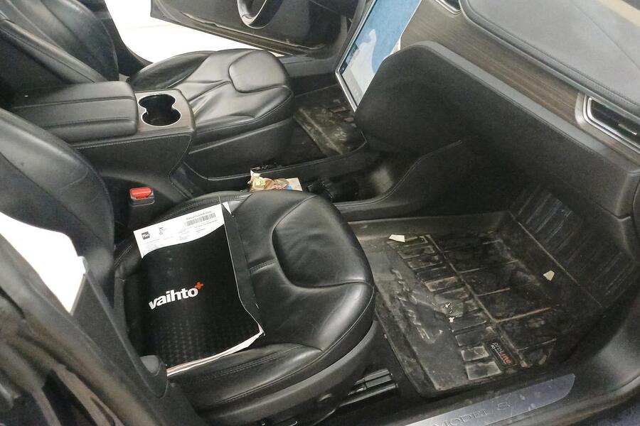 Tesla Model S vaihtoauto