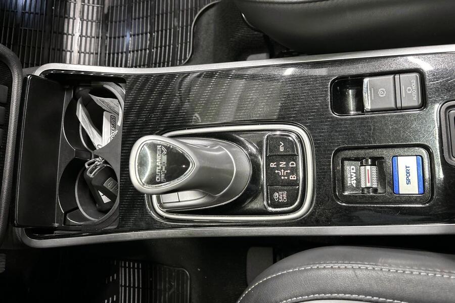 Mitsubishi Outlander PHEV vaihtoauto