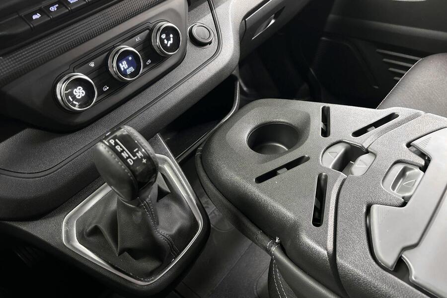 Nissan Primastar vaihtoauto