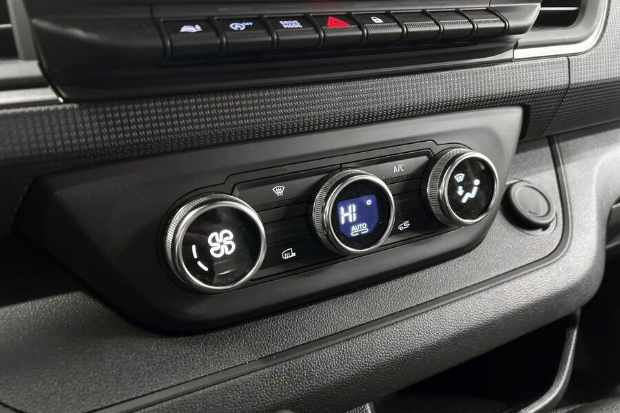 Nissan Primastar vaihtoauto