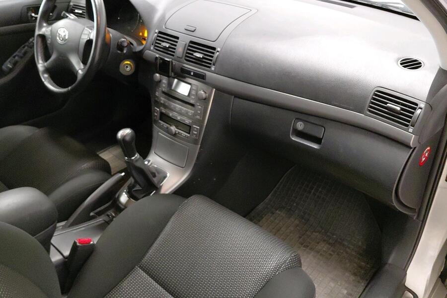 Toyota Avensis vaihtoauto