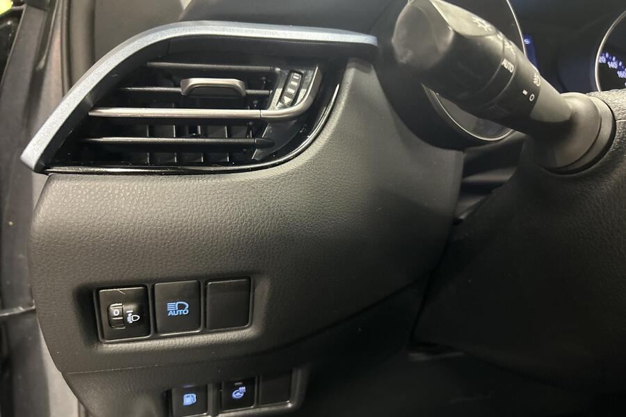 Toyota C-HR vaihtoauto