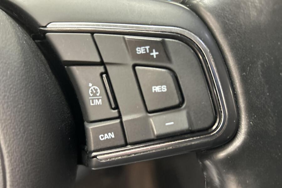 Jaguar XE vaihtoauto