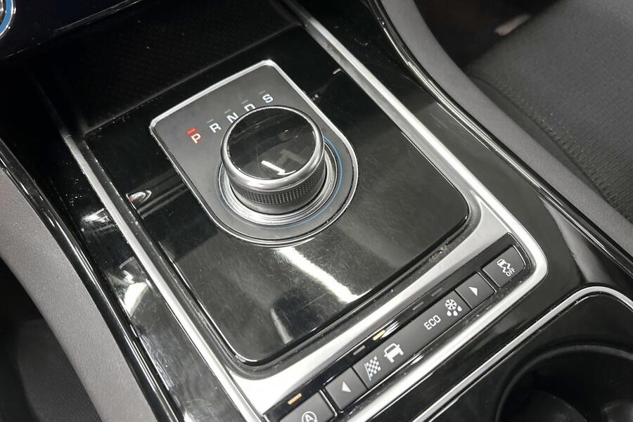 Jaguar XE vaihtoauto