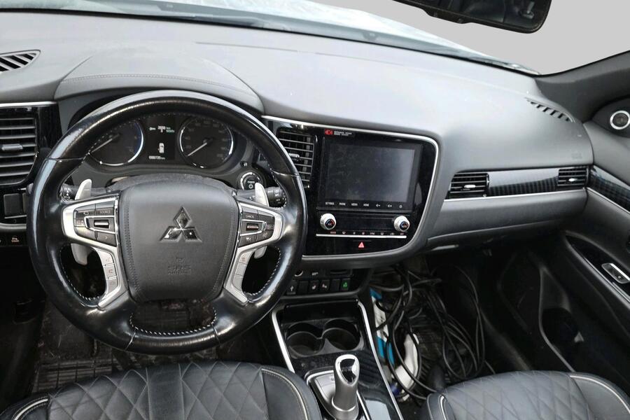 Mitsubishi Outlander PHEV vaihtoauto
